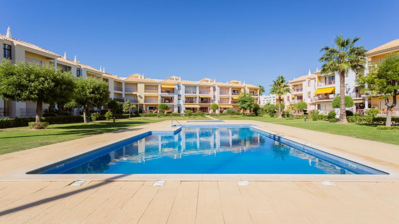 Serene W/ Balcony And Pool By Lovelystay * Quarteira