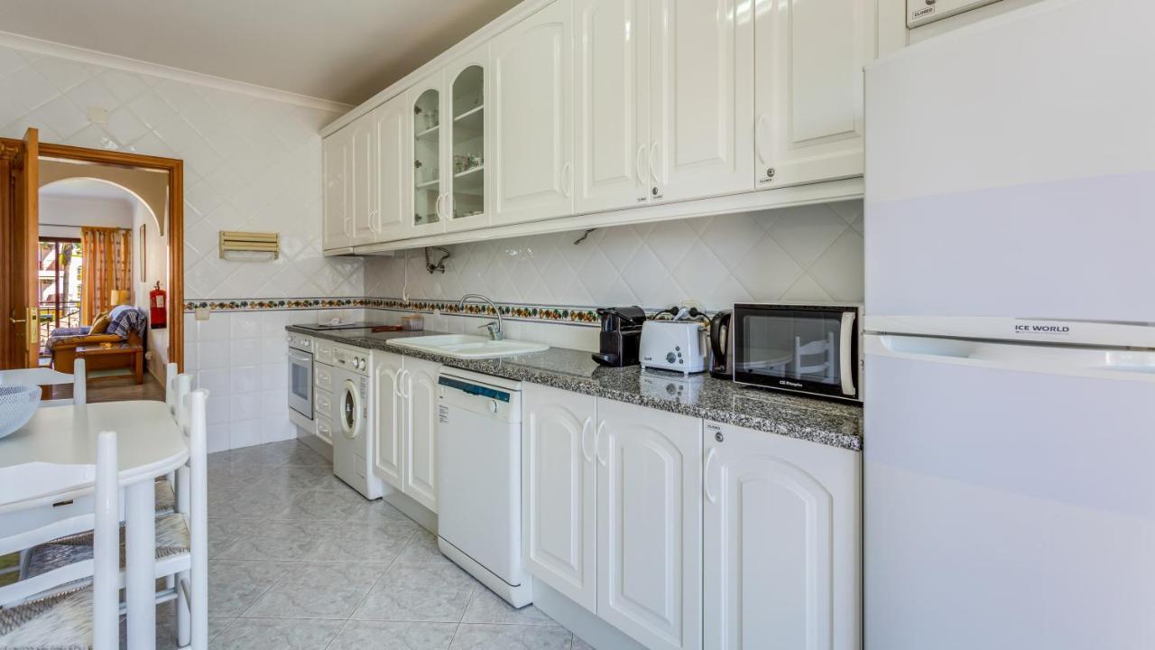 Apartment Serene W/ Balcony And Pool By Lovelystay Quarteira