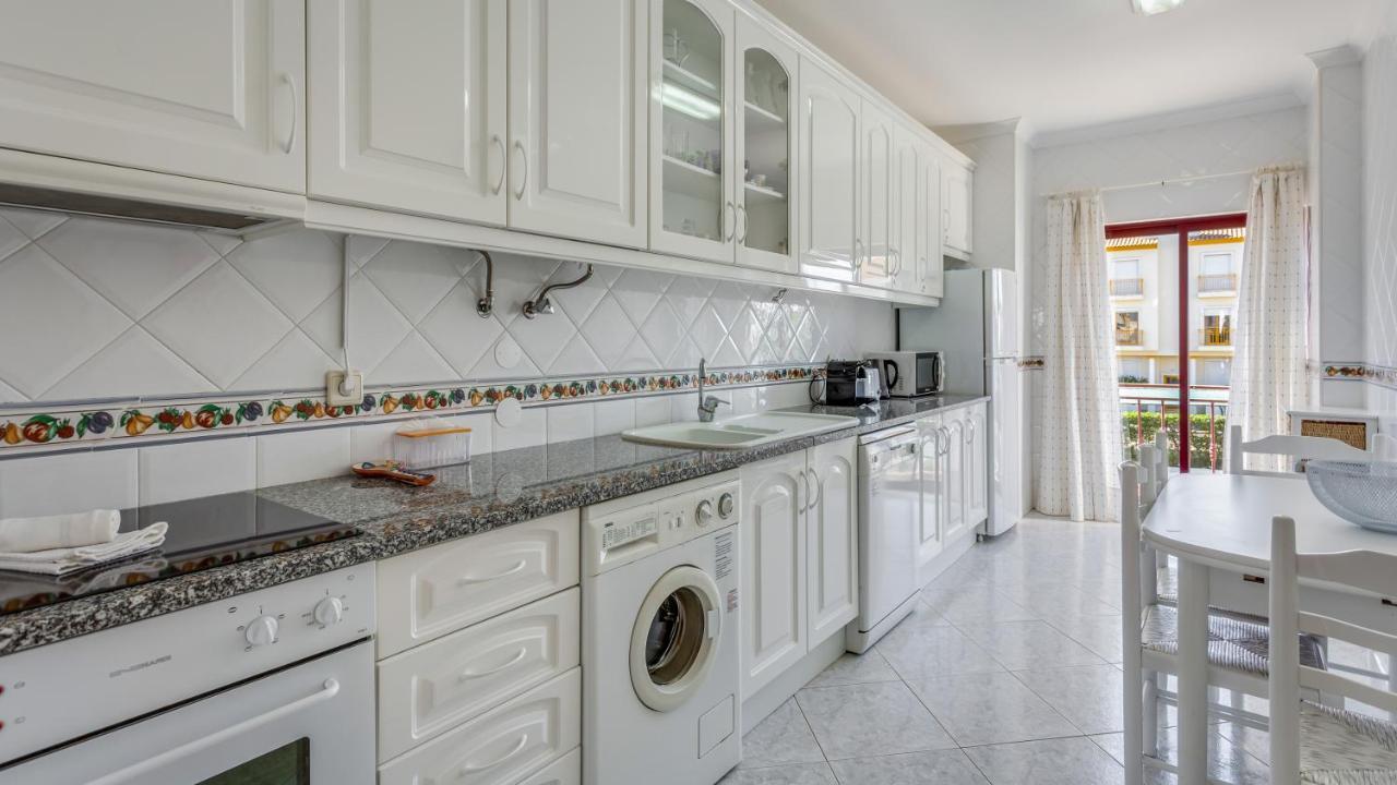Serene W/ Balcony And Pool By Lovelystay Apartment *