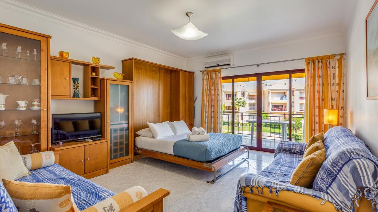 Serene W/ Balcony And Pool By Lovelystay Apartment Quarteira